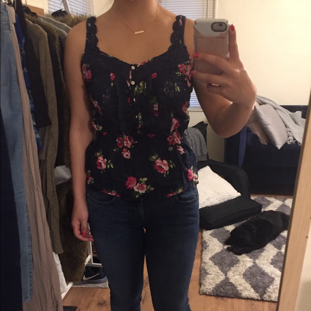 NWOT Gilly Hicks floral blouse